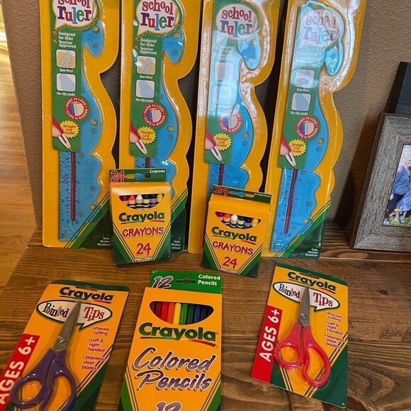 Crayola 1998 Vintage Wavy Rulers Colored Pencils Scissors and Crayons 24 Count - Picture 13 of 15